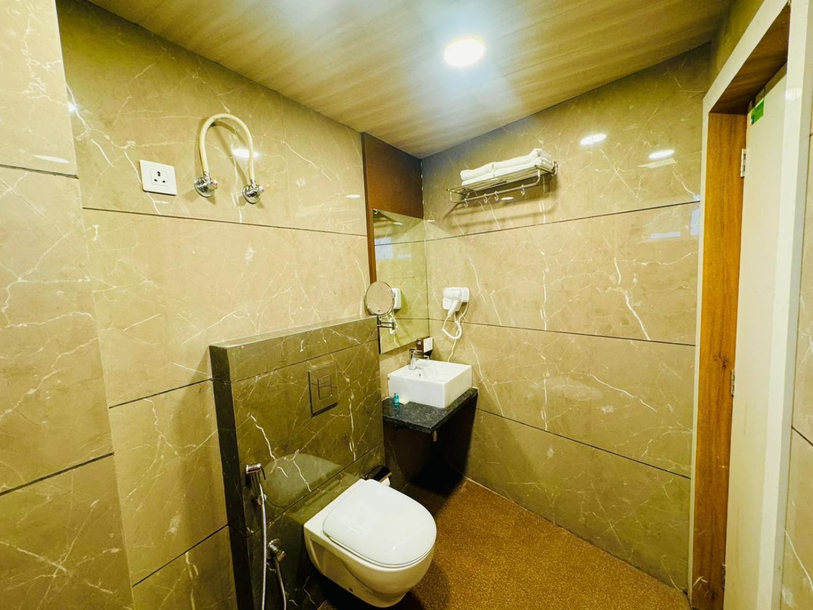 Hotel Najaf Palace Adžmér Exteriér fotografie