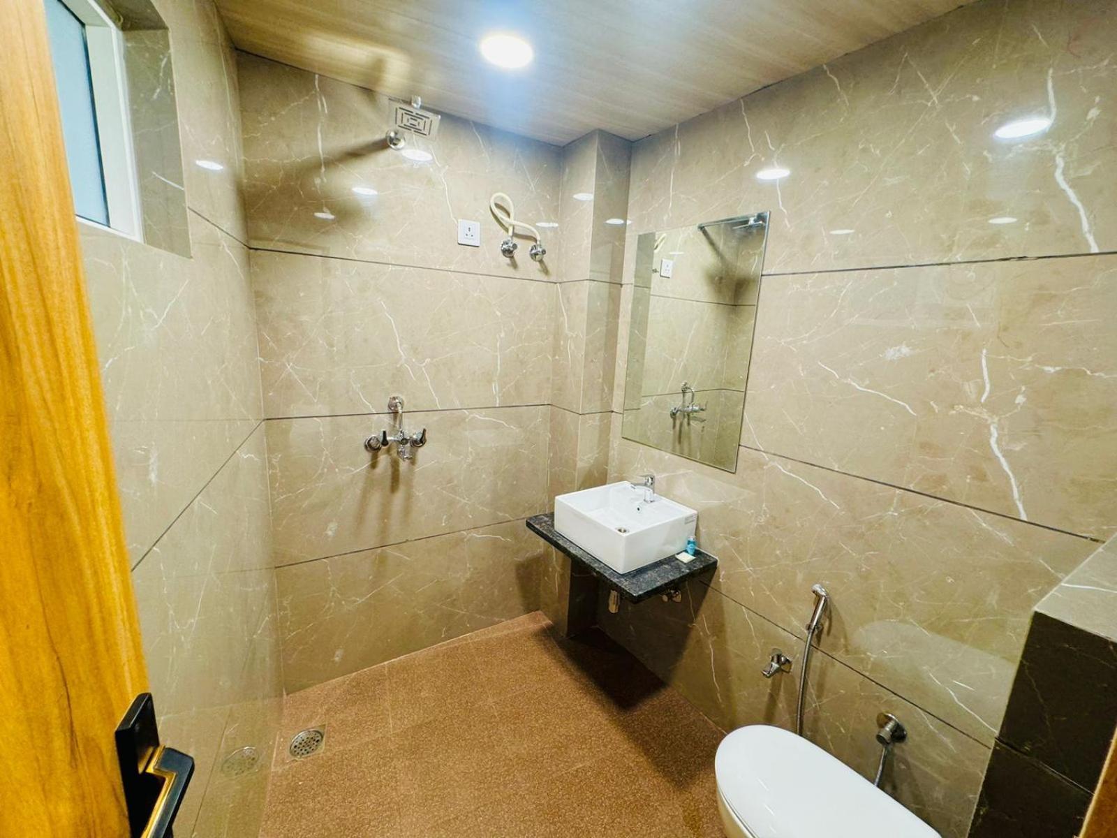 Hotel Najaf Palace Adžmér Exteriér fotografie
