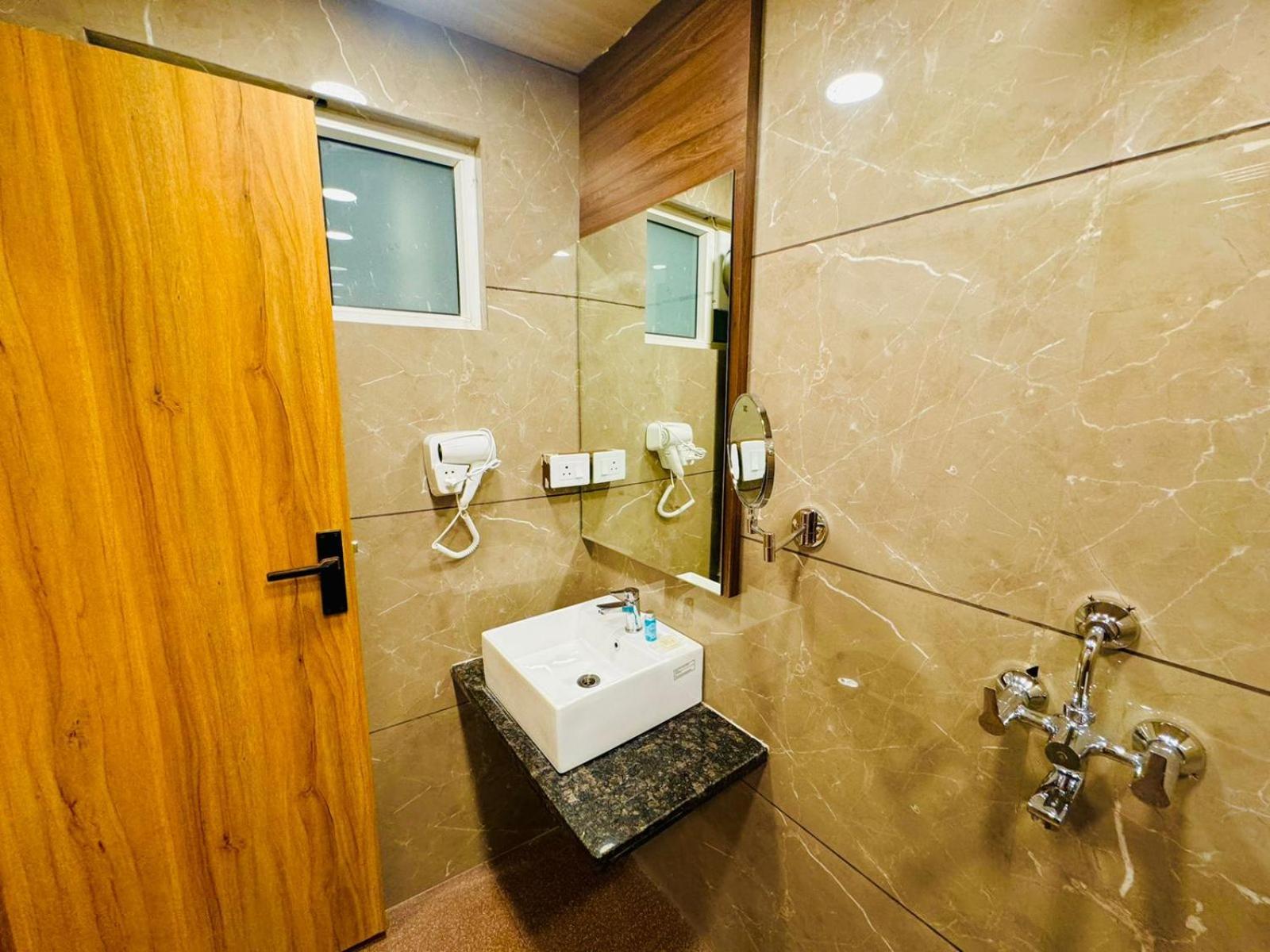 Hotel Najaf Palace Adžmér Exteriér fotografie